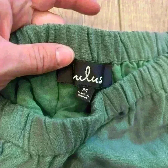 Lulu’s Green Off the shoulder blouse size medium - Picture 3 of 6